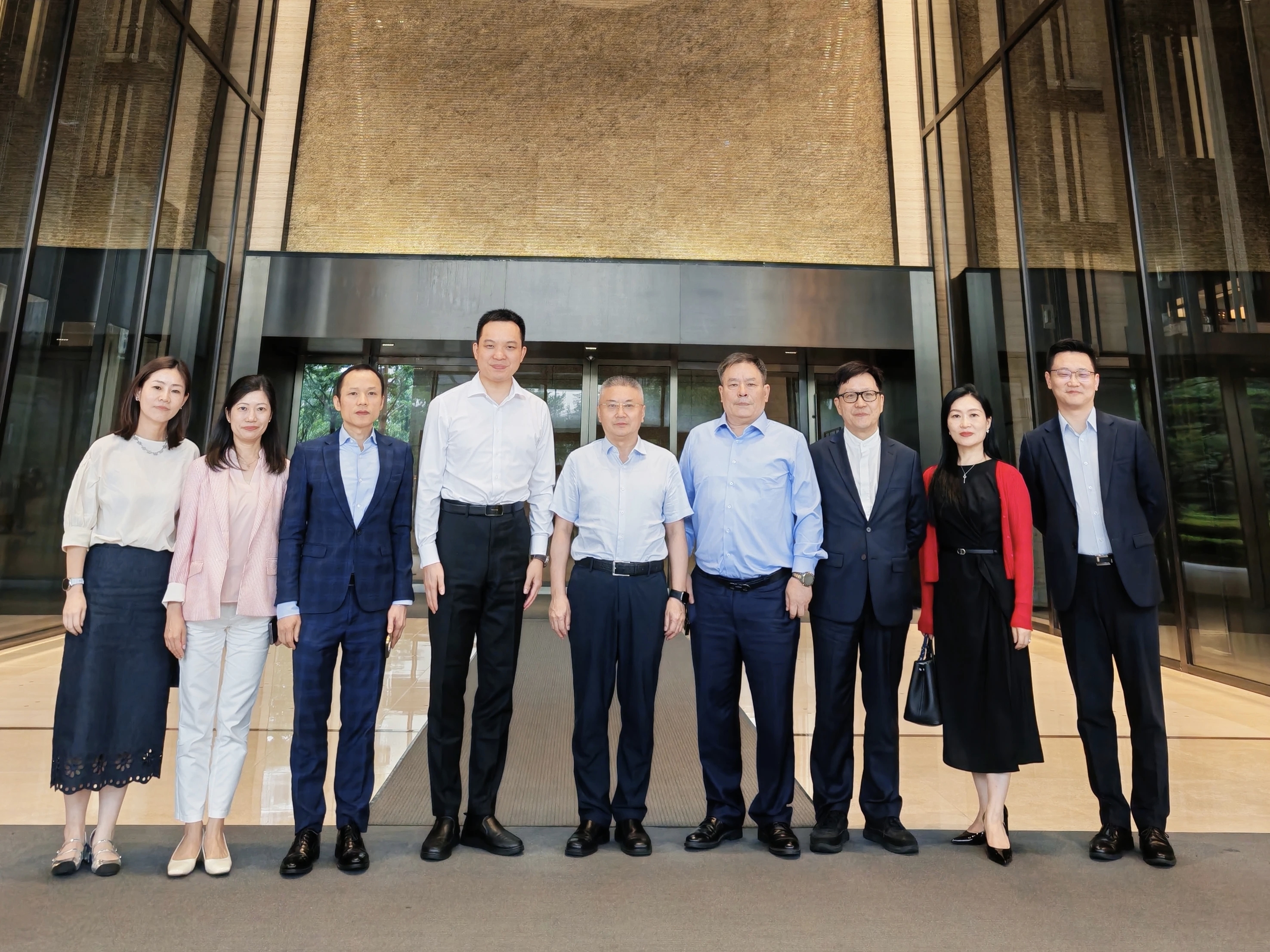 西南政法大学党委书记唐青阳教授到星辰前海调研指导——共筑涉外法治人才培养新模式 