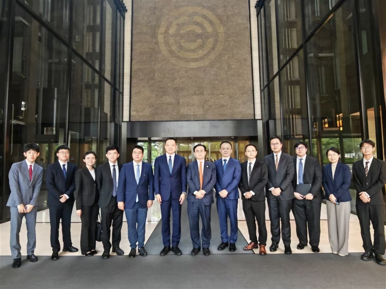 香港德辅大律师事务所一行到访星辰前海——共筑跨境法律服务新模式